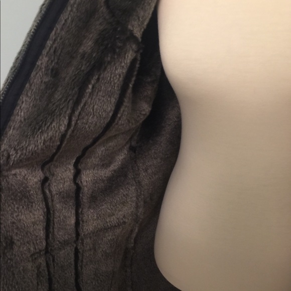 Saks fifth avenue fur lined coat - Picture 5 of 8